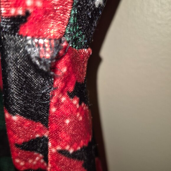 Xhilaration Velvety Black Poinsettia Dress Size Medium - Picture 4 of 7